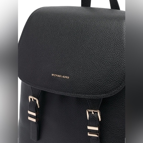 Michael Michael Kors
pebbled leather backpack